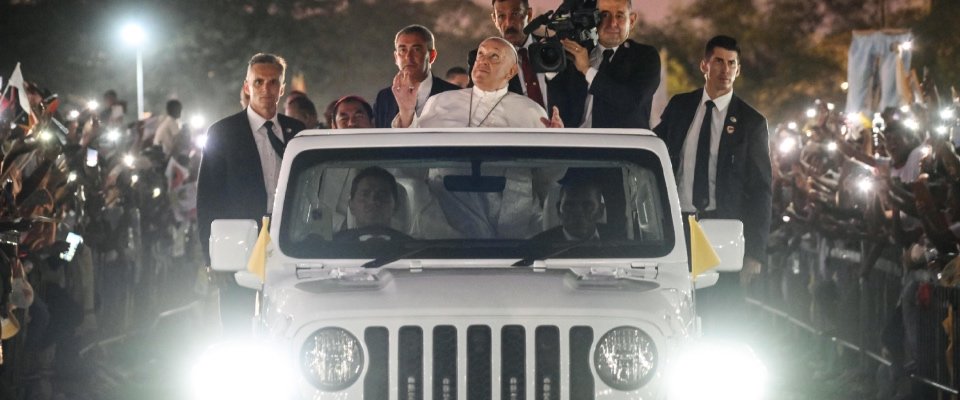 L’ultimo regalo da Secoloditalia.it l ultimo regalo di papa francesco ai bambini di gaza la papamobile una mini clinica per curarli