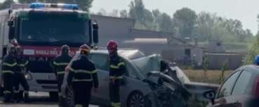 Tentato femminicidio a Parma: tunisino accoltella la moglie, poi si schianta contro un camion