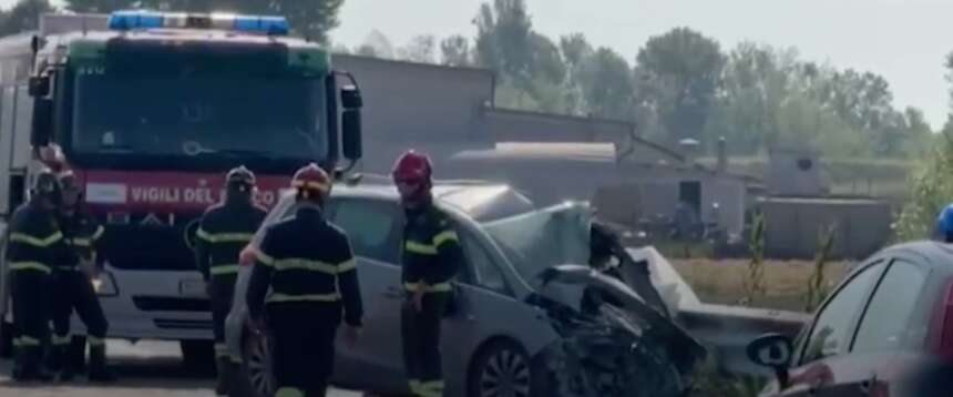 Tentato femminicidio a Parma: tunisino accoltella la moglie, poi si schianta contro un camion Tentato femminicidio a Parma: tunisino accoltella la moglie, poi si schianta contro un camion