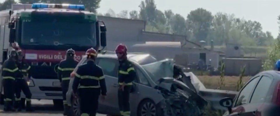 Tentato femminicidio a Parma: tunisino accoltella la moglie, poi si schianta contro un camion Tentato femminicidio a Parma: tunisino accoltella la moglie, poi si schianta contro un camion