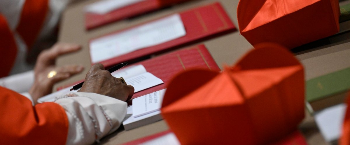 Conclave secondo round, riprendono le votazioni: oggi previsti quattro scrutini, fumate alle 12 e alle 19 da secoloditalia.it Conclave secondo round, riprendono le votazioni: oggi previsti quattro scrutini, fumate alle 12 e alle 19