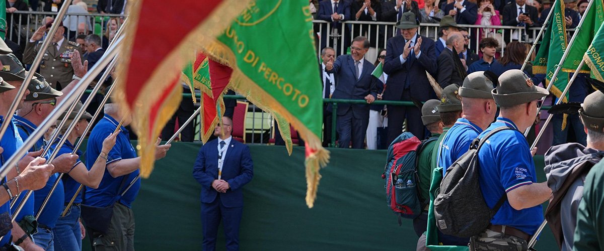 alpini orgoglio italiano la sfilata di centomila penne nere per la patria e contro i veleni della sinistra da Secoloditalia.it alpini orgoglio italiano la sfilata di centomila penne nere per la patria e contro i veleni della sinistra