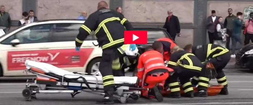 I soccorsi dopo l’attacco con coltello di Amburgo I soccorsi dopo l’attacco con coltello di Amburgo