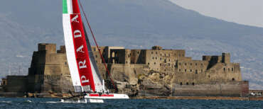 Italia a vele spiegate: per la prima volta ospiterà l’America’s Cup, a Napoli. Meloni: “Successo storico”