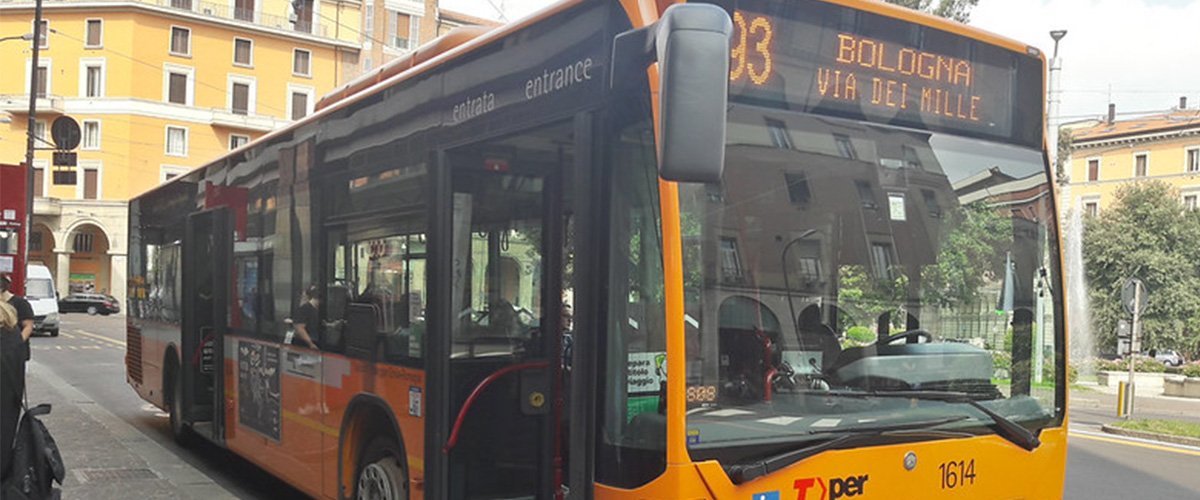 Bologna: dopo il marocchino accoltellatore, la rissa tra nigeriani a colpi di machete sul bus. Il Pd difenderà anche loro? Bologna: dopo il marocchino accoltellatore, la rissa tra nigeriani a colpi di machete sul bus. Il Pd difenderà anche loro?