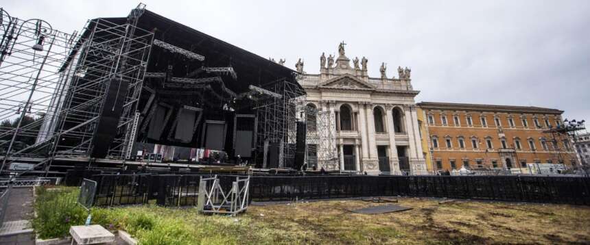 Rimpatriati i tunisini accusati di violenza sessuale al concertone del 1° maggio Rimpatriati i tunisini accusati di violenza sessuale al concertone del 1° maggio