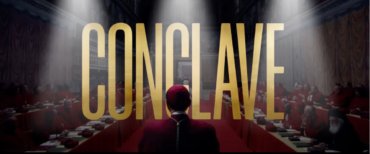 i cardinali guardano il film conclave