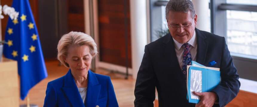 L’offerta della Ue a Trump per eliminare i dazi: 50 miliardi di acquisto di beni Usa in cambio di zero tariffe. Le Borse rifiatano L’offerta della Ue a Trump per eliminare i dazi: 50 miliardi di acquisto di beni Usa in cambio di zero tariffe. Le Borse rifiatano