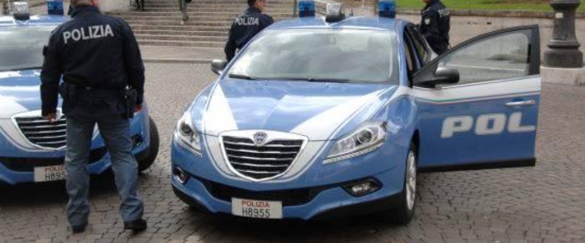 Individuata la preda, scatta l’esca con due ragazze: l’incontro e l’aggressione che degenera in rapina. Due volte, 4 gli arresti Individuata la preda, scatta l’esca con due ragazze: l’incontro e l’aggressione che degenera in rapina. Due volte, 4 gli arresti