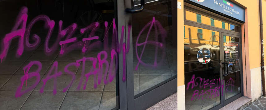 Compagni e anarchici scatenati a Modena. Vandalizzata per la terza volta in tre mesi la sede di FdI