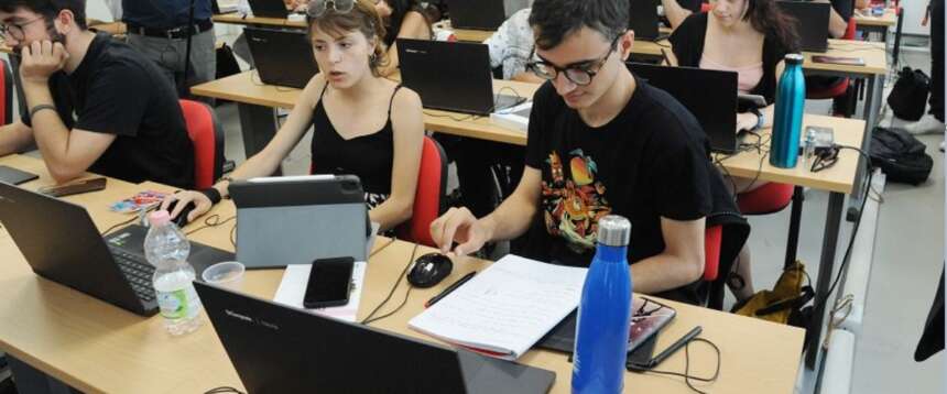 Lezioni di economia e finanza a scuola, siglato un protocollo d’intesa Lezioni di economia e finanza a scuola, siglato un protocollo d’intesa