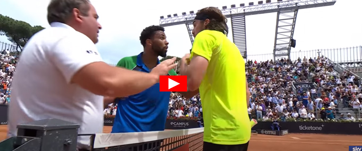 Clamorosa lite agli Internazionali di Roma tra Tsitsipas e Fils, corpo a corpo evitato grazie all’arbitro (video) Clamorosa lite agli Internazionali di Roma tra Tsitsipas e Fils, corpo a corpo evitato grazie all’arbitro (video)
