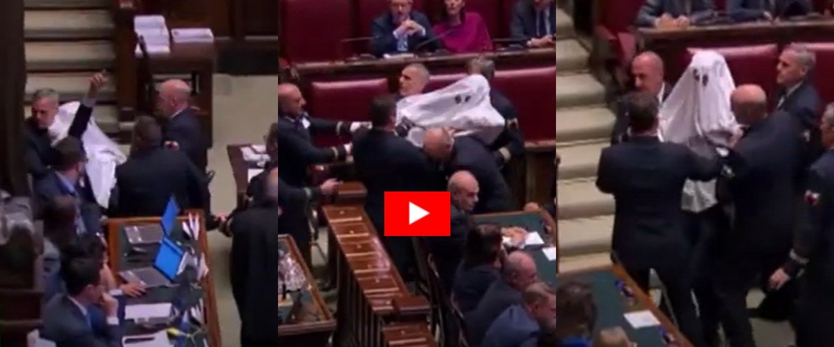 L’imbarazzante sceneggiata di Magi alla Camera: irrompe in aula vestito da fantasma. I commessi lo portano via di peso (video) L’imbarazzante sceneggiata di Magi alla Camera: irrompe in aula vestito da fantasma. I commessi lo portano via di peso (video)
