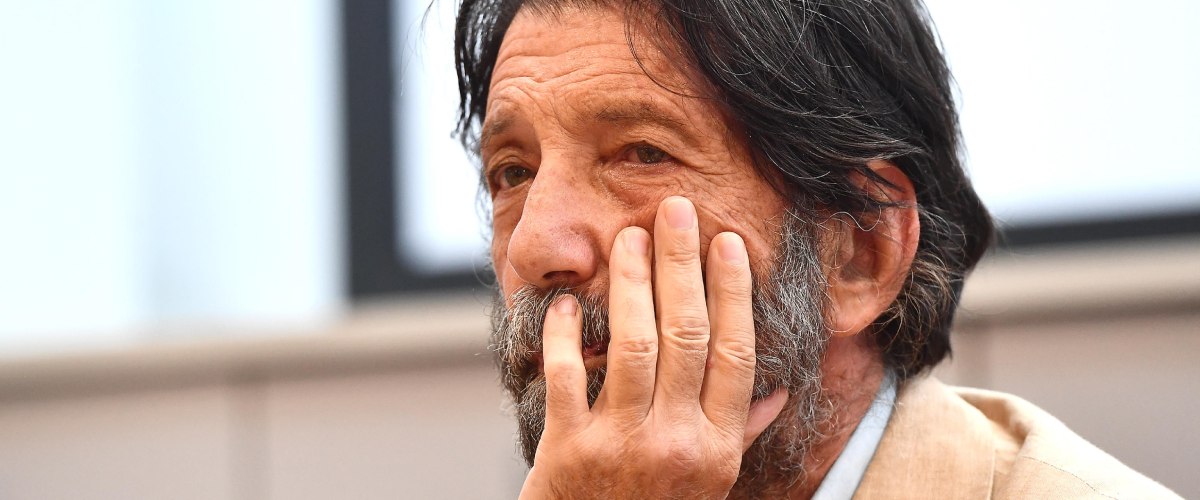 La doccia gelata di Massimo Cacciari alla sinistra: «Se Afd viene messa al bando la democrazia si spara nelle palle» La doccia gelata di Massimo Cacciari alla sinistra: «Se Afd viene messa al bando la democrazia si spara nelle palle»