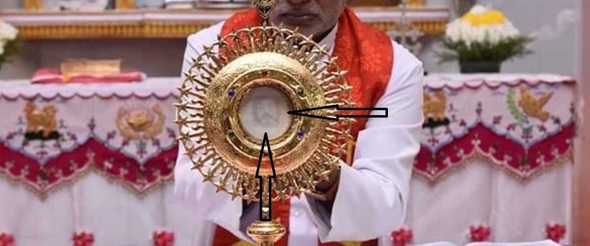 Il volto di Gesù in un’ostia: è un miracolo. Il Vaticano riconosce il prodigio avvenuto in una chiesa del Kerala Il volto di Gesù in un’ostia: è un miracolo. Il Vaticano riconosce il prodigio avvenuto in una chiesa del Kerala