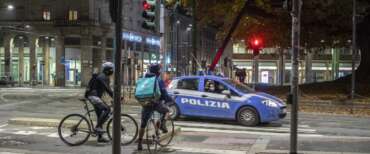 rider straniero consegnava cibo da sporto e custodiva nella borsa termica droga shaboo