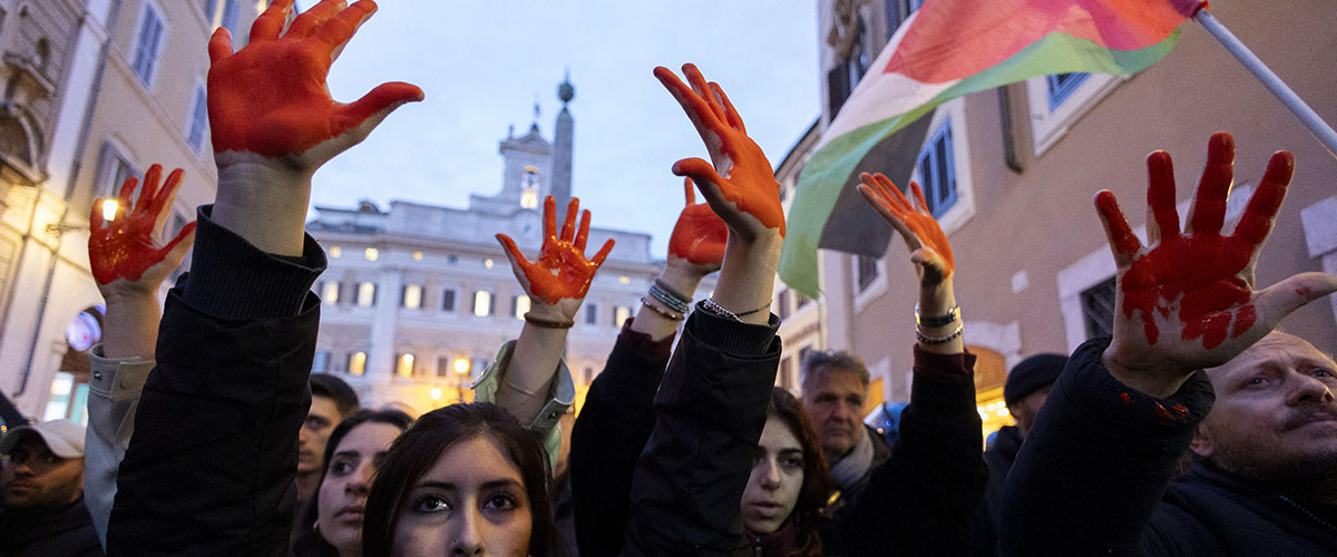 Hamas spacca la sinistra. Nasce il “campo Gaza”, tutti in piazza ma divisi: “Condannare o no i terroristi?” Hamas spacca la sinistra. Nasce il “campo Gaza”, tutti in piazza ma divisi: “Condannare o no i terroristi?”