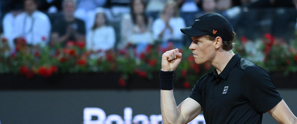 E’ tornato forte come prima: Sinner passa il turno a Roma. La gioia del tennista: “Che bello! Non vedevo l’ora …” E’ tornato forte come prima: Sinner passa il turno a Roma. La gioia del tennista: “Che bello! Non vedevo l’ora …”