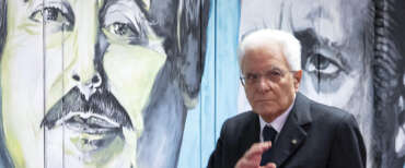 Capaci, 33 anni fa la strage. Mattarella: “Falcone nella memoria dell’Italia”. Meloni: “Niente sconti alla mafia”