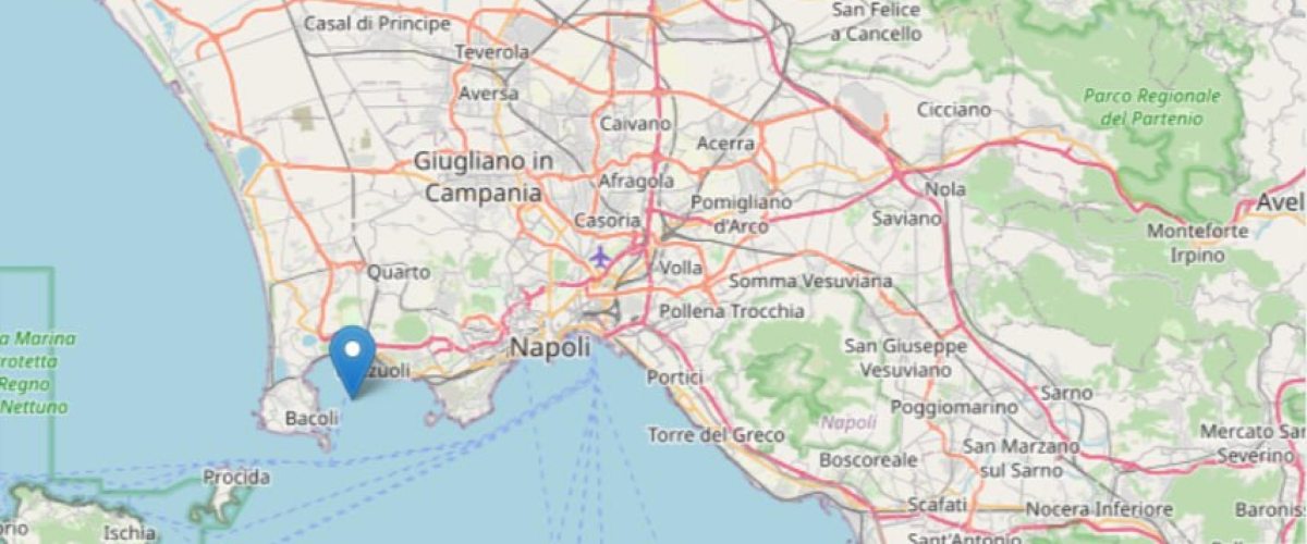 Napoli trema: scossa di terremoto di magnitudo 4.4 ai Campi Flegrei. Evacuata la Federico II Napoli trema: scossa di terremoto di magnitudo 4.4 ai Campi Flegrei. Evacuata la Federico II