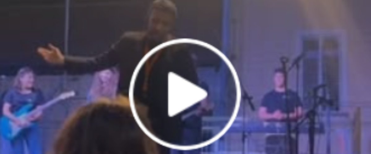 A Torino tolleranza zero… contro la festa della parrocchia: i vigili interrompono il concerto dei ragazzini (video) A Torino tolleranza zero… contro la festa della parrocchia: i vigili interrompono il concerto dei ragazzini (video)