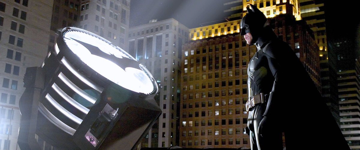 Batman Begins compie vent’anni: il capolavoro di Nolan parla ancora a chi rifiuta il conformismo Batman Begins compie vent’anni: il capolavoro di Nolan parla ancora a chi rifiuta il conformismo