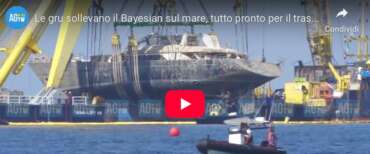 Le immagini del recupero del Bayesian: il giallo dello scafo intatto. Sarà sorvegliato giorno e notte (video)