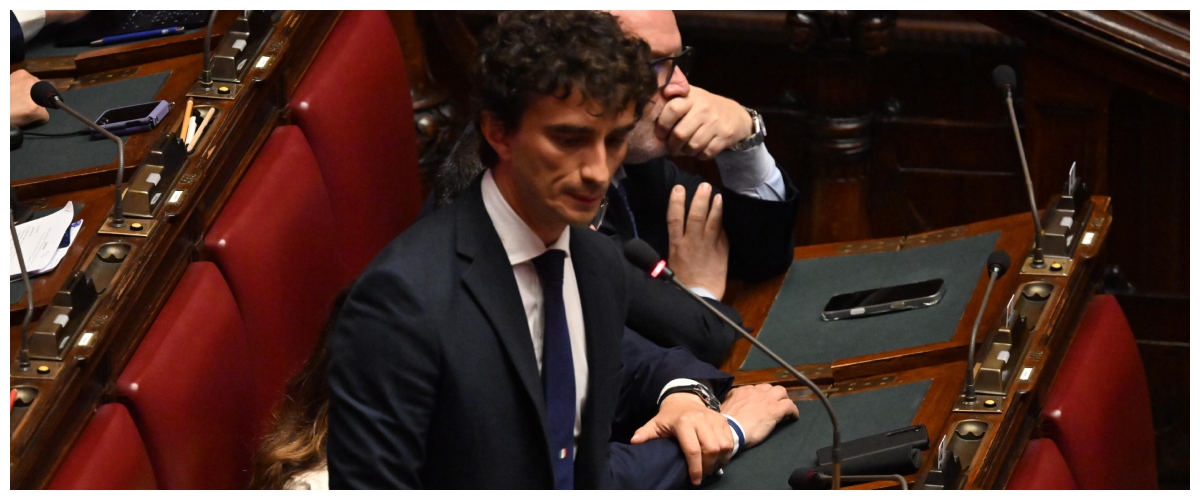 Bignami rinfresca la memoria alla sinistra: “Meloni non farà come D’Alema in Serbia” (video) Bignami rinfresca la memoria alla sinistra: “Meloni non farà come D’Alema in Serbia” (video)
