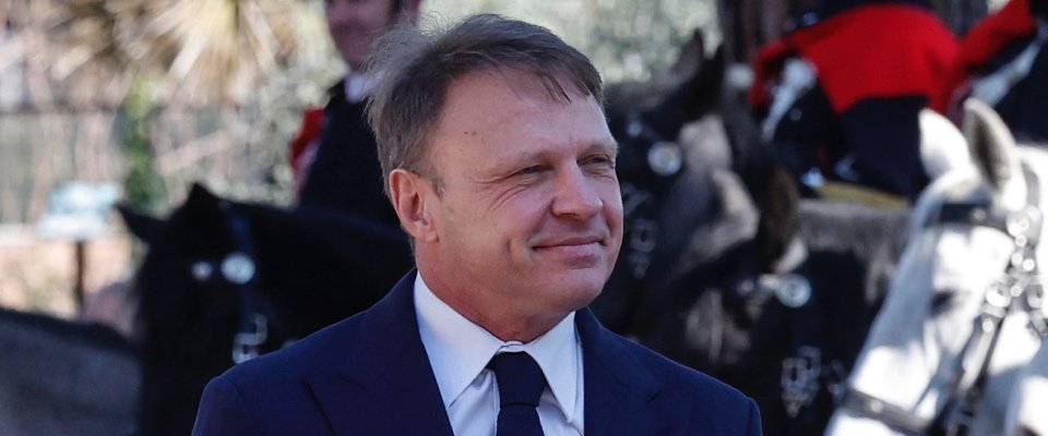 caccia lollobrigida smentisce le fake news informazioni non verificate per alimentare le polemiche contro il governo video