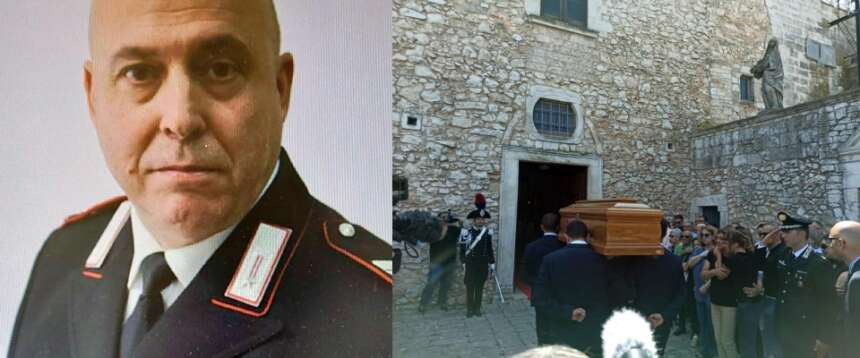 Carabiniere ucciso, domani a Ostuni l’ultimo saluto al brigadiere capo Carlo Legrottaglie. FdI fa visita alla camera ardente Carabiniere ucciso, domani a Ostuni l’ultimo saluto al brigadiere capo Carlo Legrottaglie. FdI fa visita alla camera ardente