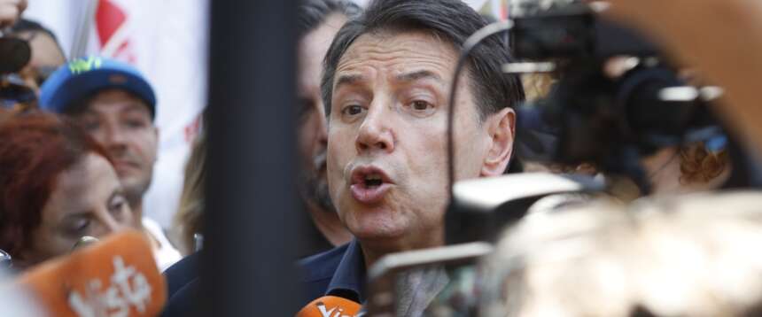 Conte il pacifinto al vertice Nato all’Aia Conte il pacifinto al vertice Nato all’Aia