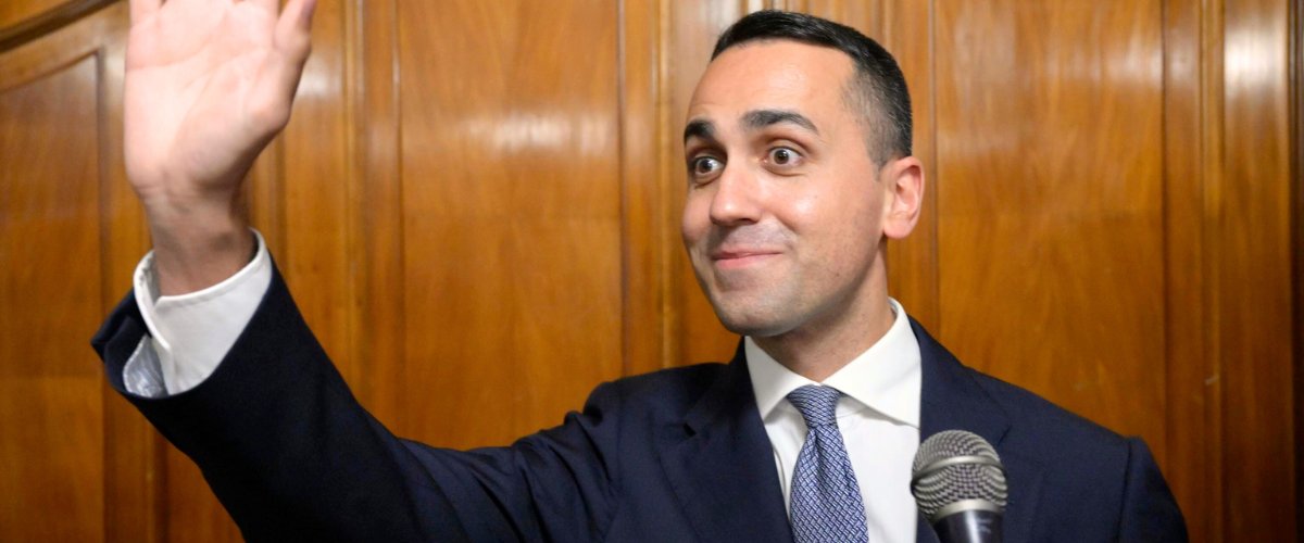 Di Maio prende posizione su Iran e bomba atomica: sui social partono gli sfottò come ai vecchi tempi (video) Di Maio prende posizione su Iran e bomba atomica: sui social partono gli sfottò come ai vecchi tempi (video)