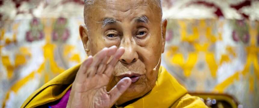Il Dalai Lama compie 90 anni: al via le celebrazioni, attesi segnali per la nomina del successore Il Dalai Lama compie 90 anni: al via le celebrazioni, attesi segnali per la nomina del successore