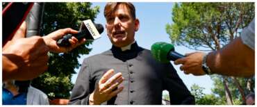 Don Coluccia aggredito al Quarticciolo dagli spacciatori. FdI solidale col “prete coraggio”