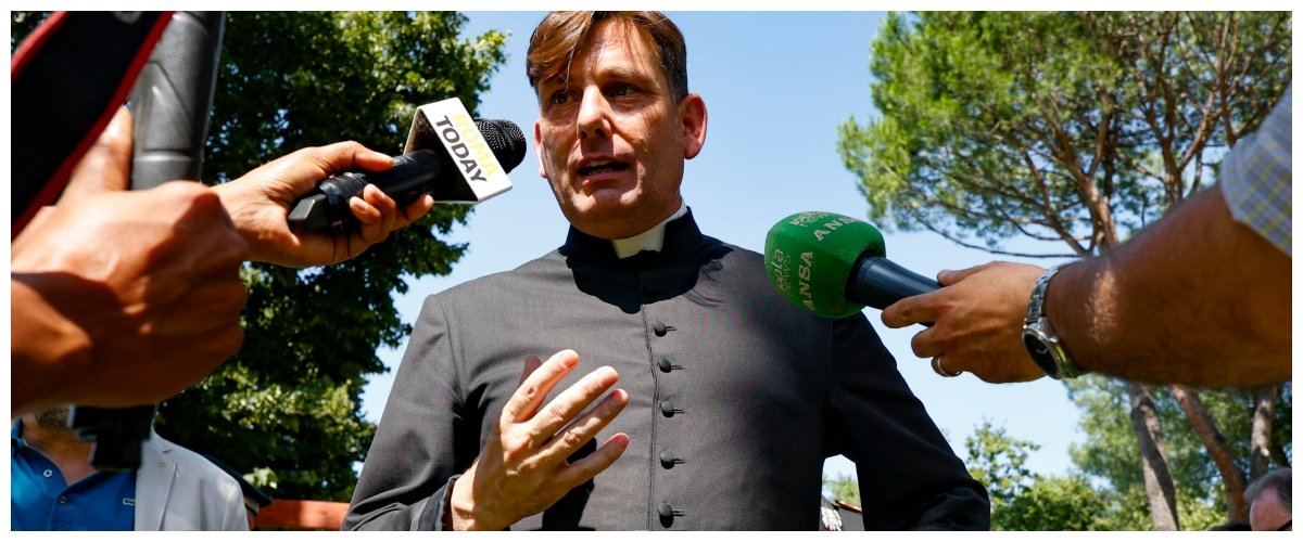 Don Coluccia aggredito al Quarticciolo dagli spacciatori. FdI solidale col “prete coraggio” Don Coluccia aggredito al Quarticciolo dagli spacciatori. FdI solidale col “prete coraggio”