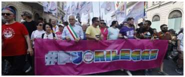 Gualtieri spende per il Gay Pride 80mila euro dei romani: monta la protesta del centrodestra