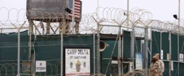 Trump pronto a spedire a Guantanamo novemila immigrati irregolari: “Ci sono anche italiani”