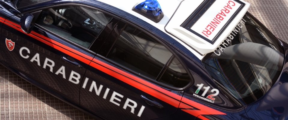 far west nel salernitano ladri albanesi irrompono in casa di un imprenditore che ne ammazza uno e poi lo nasconde