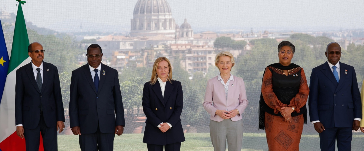 Piano Mattei, firmati accordi da 1,2 miliardi. Meloni: “Siamo al lavoro per abbattere il debito africano” (video) Piano Mattei, firmati accordi da 1,2 miliardi. Meloni: “Siamo al lavoro per abbattere il debito africano” (video)