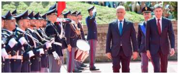 Piantedosi riceve gli agenti che hanno fermato i killer di Legrottaglie: meritano una medaglia al valore