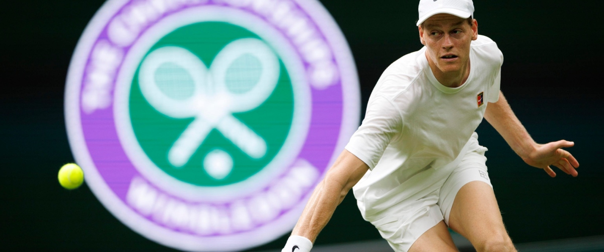 Sinner a Wimbledon butta acqua sul fuoco e delude chi si aspettava scoop e scandali: Panichi e Badio fuori dal team? Niente di eclatante Sinner a Wimbledon butta acqua sul fuoco e delude chi si aspettava scoop e scandali: Panichi e Badio fuori dal team? Niente di eclatante