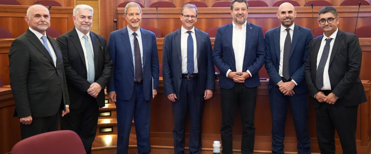 Campi Flegrei, firmato al Mit il protocollo per nuove infrastrutture di sicurezza. E Musumeci annuncia un cantiere strategico per l’emergenza Campi Flegrei, firmato al Mit il protocollo per nuove infrastrutture di sicurezza. E Musumeci annuncia un cantiere strategico per l’emergenza