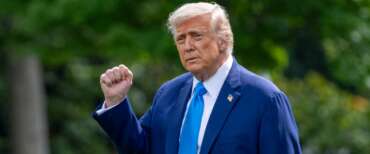 Trump vola al vertice Nato, ma prima rivendica la tregua imposta a Iran e Israele: “È stato un onore fermare la guerra”