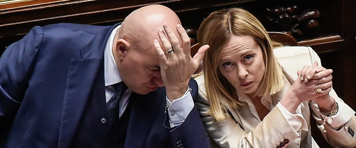 Attacco Usa all’Iran, Meloni convoca un vertice d’urgenza. Crosetto: “Italiani non coinvolti, militari in sicurezza” Attacco Usa all’Iran, Meloni convoca un vertice d’urgenza. Crosetto: “Italiani non coinvolti, militari in sicurezza”