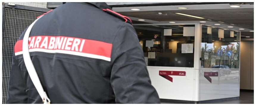 Agguato fuori dalla metro a un 19enne a Roma: “Accoltellato al petto senza motivo”. Preso il killer del benzinaio di Ardea