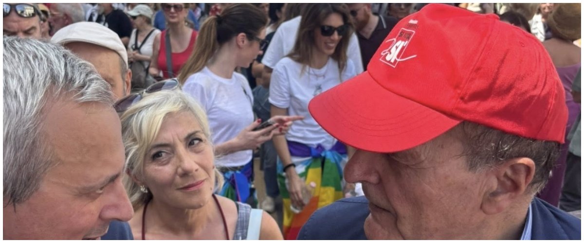 Bersani dalla piazza Pro Pal: qui anche per i referendum (video) FdI: “Una schifezza per eludere il silenzio elettorale” Bersani dalla piazza Pro Pal: qui anche per i referendum (video) FdI: “Una schifezza per eludere il silenzio elettorale”