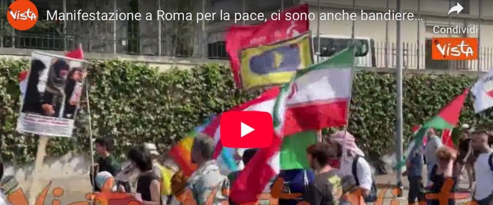 In piazza con bandiere della Russia e dell’Iran: a sinistra hanno davvero una strana idea di “pace” (video) In piazza con bandiere della Russia e dell’Iran: a sinistra hanno davvero una strana idea di “pace” (video)