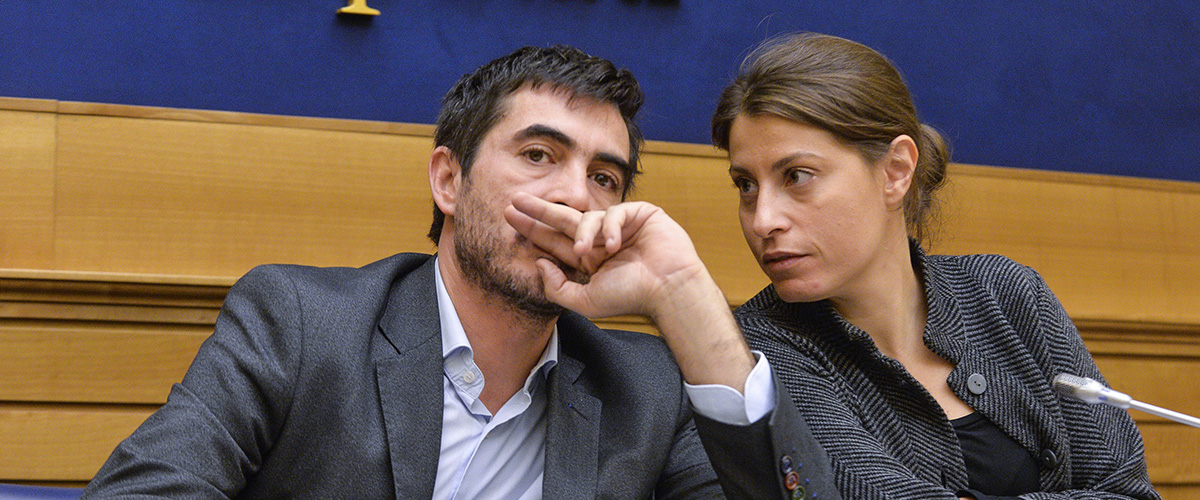 Dalla Tesla venduta alla poltrona perduta: Elisabetta Piccolotti, lady Fratoianni, rischia lo “sfratto” dalla Camera Dalla Tesla venduta alla poltrona perduta: Elisabetta Piccolotti, lady Fratoianni, rischia lo “sfratto” dalla Camera