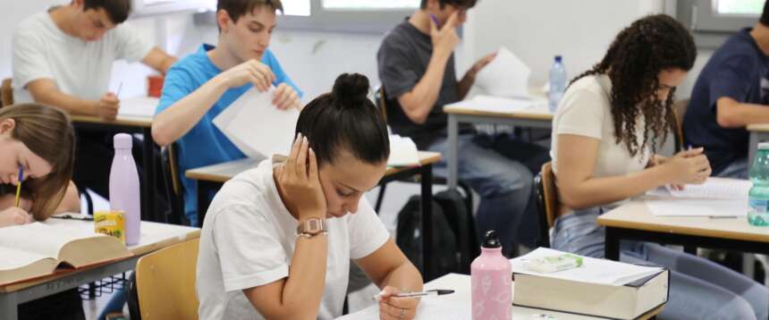 Maturità -1, pioggia di fake news sulle tracce online: Polizia di Stato e skuola.net al lavoro Maturità -1, pioggia di fake news sulle tracce online: Polizia di Stato e skuola.net al lavoro