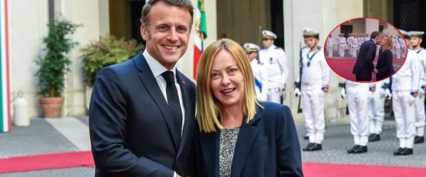 Bilaterale fiume Meloni-Macron a Palazzo Chigi tra sorrisi e baci. “Italia partner cruciale in Europa” (video) Bilaterale fiume Meloni-Macron a Palazzo Chigi tra sorrisi e baci. “Italia partner cruciale in Europa” (video)
